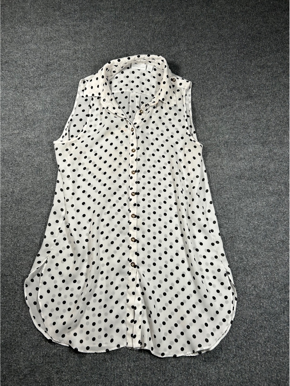 New York & Company Sleeveless Polka Dot Button-Up Blouse Size M